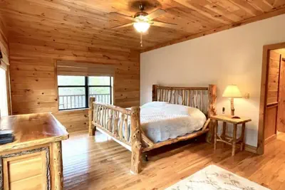 Photo 3 - Golden Bear - 5 Bedrooms, 3 Baths, Sleeps 10 5 Home by Redawning