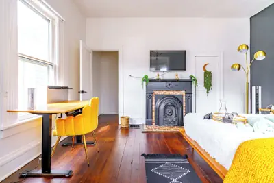 Photo 5 - Jungle House Luxury Stays - Downtown Chillicothe