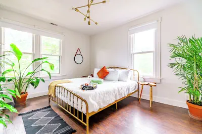 Photo 5 - Jungle House Luxury Stays - Downtown Chillicothe