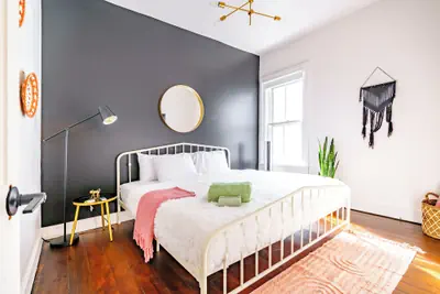 Photo 4 - Jungle House Luxury Stays - Downtown Chillicothe