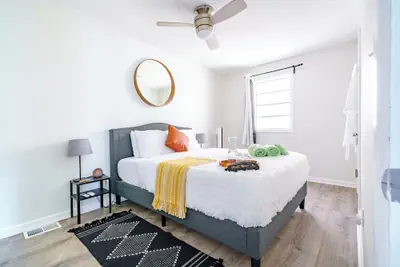 Photo 3 - Jungle House Modern Lofts – Arena District & Short North