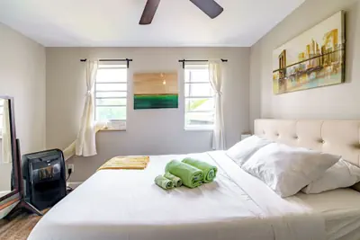 Photo 3 - Jungle House Modern Lofts – Arena District & Short North