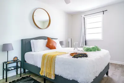 Photo 4 - Jungle House Modern Lofts – Arena District & Short North