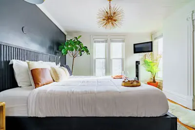 Photo 4 - Jungle House Luxury Stays - Downtown Columbus & Short North