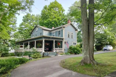 Photo 2 - Highland Guesthouse