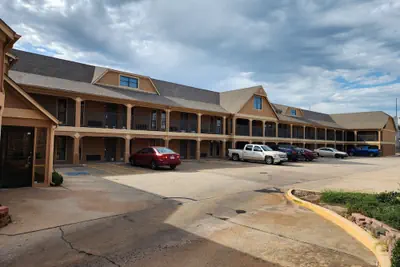 Photo 2 - Executive Inn