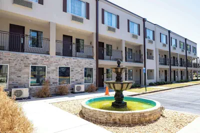 Photo 2 - Days Inn By Wyndham College Park Atlanta Airport South