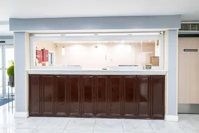 Photo 4 - Days Inn By Wyndham College Park Atlanta Airport South