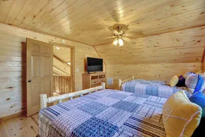 Photo 4 - Shady Lane Lodge - Near Town & Wheelchair Access