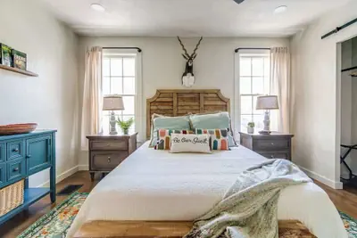Photo 5 - Southern Charm - Near Main With Hot Tub