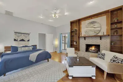 Photo 4 - Huge Luxury Home With Hot Tub and Sauna - 2 mi to Dwntn