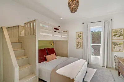 Photo 5 - Gorgeous Home With Hot Tub 5min From the River