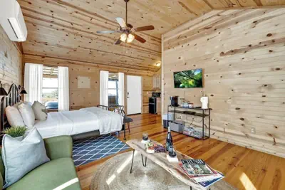 Photo 3 - Mesquite Cabin With Hot Tub & Hill Country Views