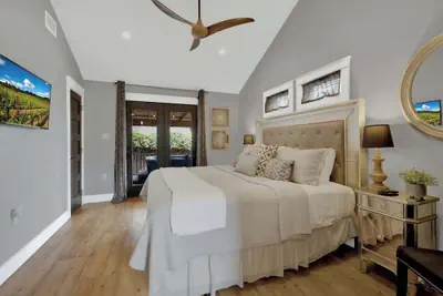 Photo 3 - Alcove: Steps to Main St.-high End Home W/hot-tub!