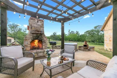 Photo 2 - Luxury Home With Fire Pit & Hill Country Views