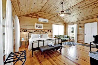 Photo 5 - Rocky Ridge Cedar Cabin With Hot Tub & Amazing Views