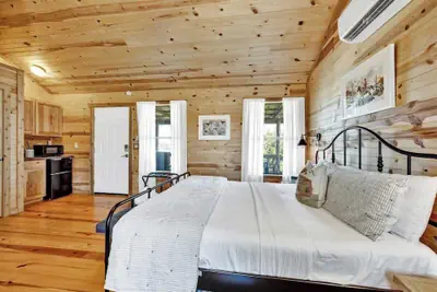 Photo 4 - Rocky Ridge Cedar Cabin With Hot Tub & Amazing Views