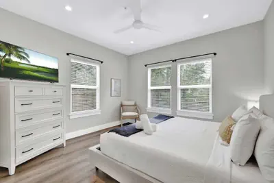 Photo 2 - The Grove E With Hot Tub & King Bed - 2 Blks to Main