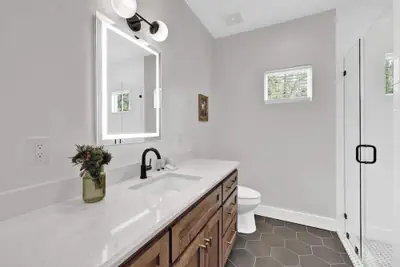 Photo 5 - The Grove E With Hot Tub & King Bed - 2 Blks to Main