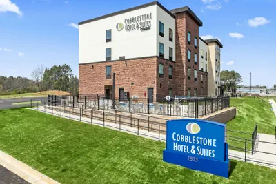 Photo 2 - Cobblestone Hotel & Suites - Cullman