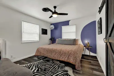 Photo 4 - Eclectic Fun Haus With Hot Tub - 3 Min Drive to Main
