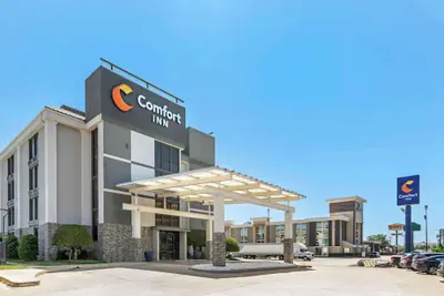 Photo 2 - Comfort Inn Dallas North Love Field Airport