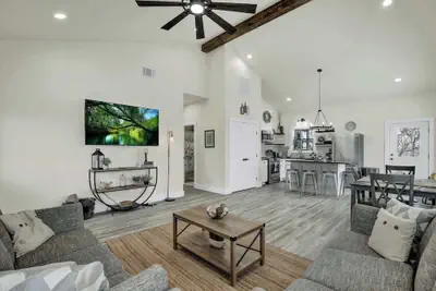 Photo 2 - Hill Country Hideaway With Fire Pit and Hot Tub!
