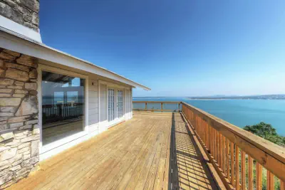 Photo 2 - Waterfront Lake House With Hot Tub & Firepit
