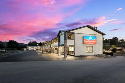 Photo 2 - Surestay Plus By Best Western Pigeon Forge