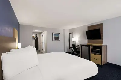 Photo 5 - Surestay Plus By Best Western Pigeon Forge