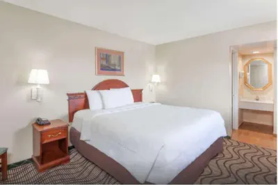 Photo 2 - Tri City Inn