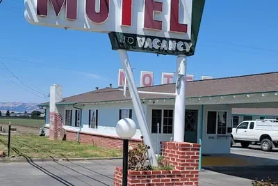 Photo 2 - Wiebe Motel