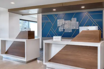 Photo 3 - Holiday Inn Express and Suites Alton St Louis Area by IHG
