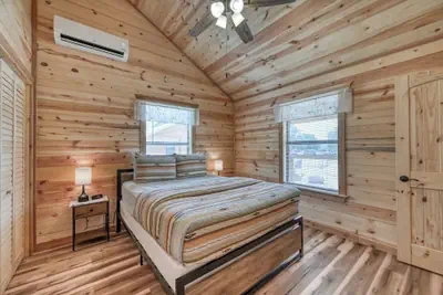 Photo 5 - Rustic Cabin With Firepit and Grill - 10 Mins to Main St
