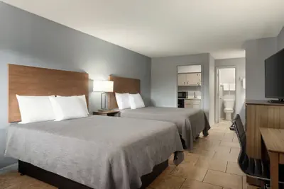 Photo 2 - Home Inn & Suites Orlando-Apopka