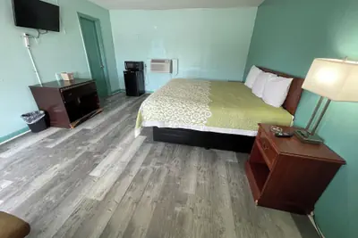 Photo 3 - Lamplighter Inn