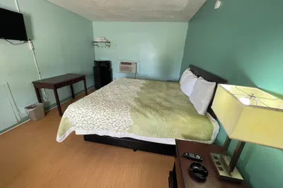 Photo 4 - Lamplighter Inn