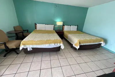 Photo 5 - Lamplighter Inn