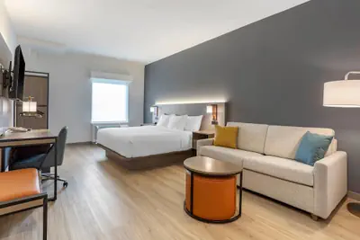 Photo 2 - Comfort Inn & Suites Newark Liberty International Airport