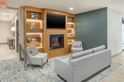 Photo 2 - Four Points by Sheraton Newark Airport