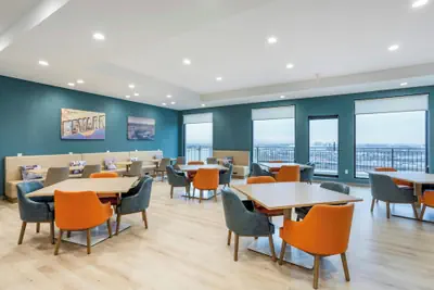Photo 2 - Four Points by Sheraton Newark Airport