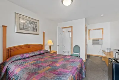 Photo 5 - Riviera Motel Erie