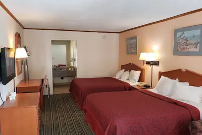 Photo 4 - Economy Hotel Wichita- Florence St.