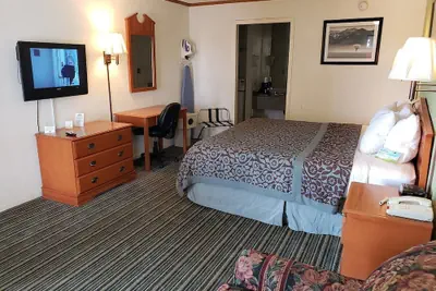 Photo 3 - Economy Hotel Wichita- Florence St.