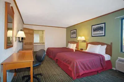 Photo 2 - Economy Hotel Wichita- Florence St.