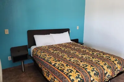 Photo 2 - High Desert Inn