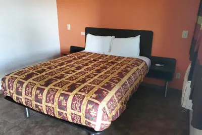 Photo 3 - High Desert Inn