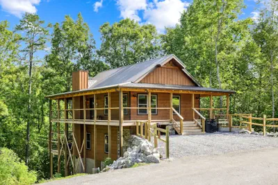 Photo 2 - Antler Ridge 3 Bedroom Cabin by RedAwning