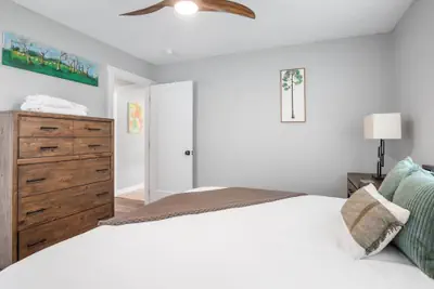 Photo 4 - Zander Haus 3 Bedroom Home by RedAwning