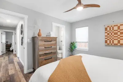 Photo 5 - Zander Haus 3 Bedroom Home by RedAwning